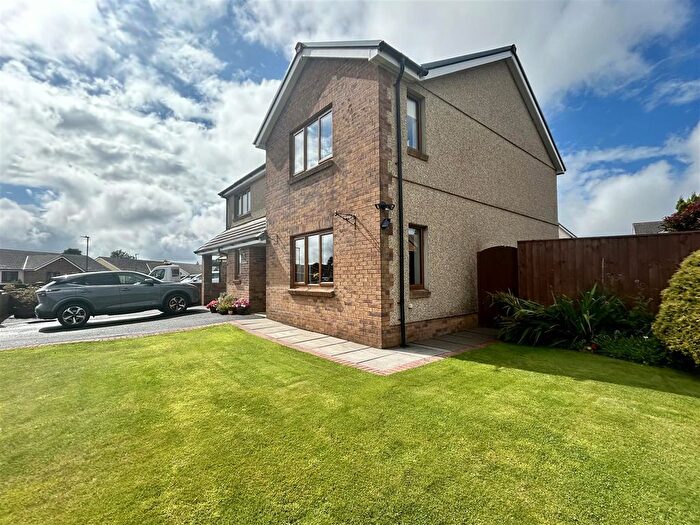 4 Bedroom Detached House For Sale In Waungoch, Upper Tumble, Llanelli, SA14