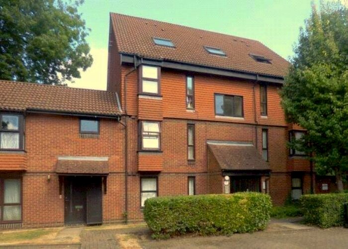 Studio To Rent In Clowser Close, Sutton, Surrey, SM1