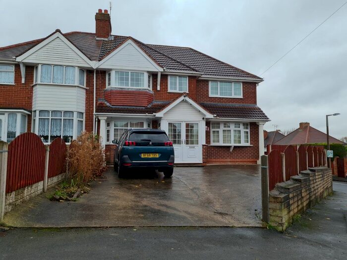 4 Bedroom Detached House To Rent In Barn Lane, Birmingham B92