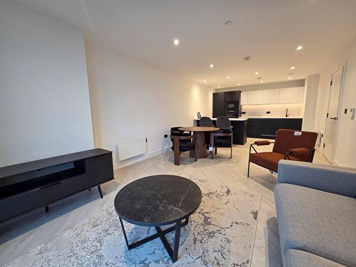 2 Bedroom Apartment To Rent In Trinity Way, Manchester, Greater Manchester, M3