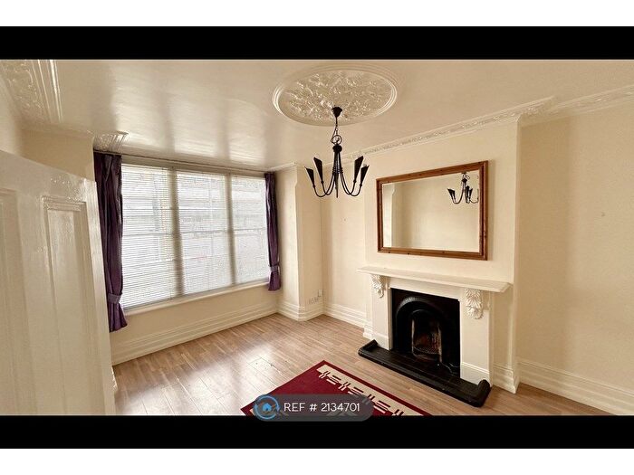 3 Bedroom Maisonette To Rent In Linden Gardens, London, W4