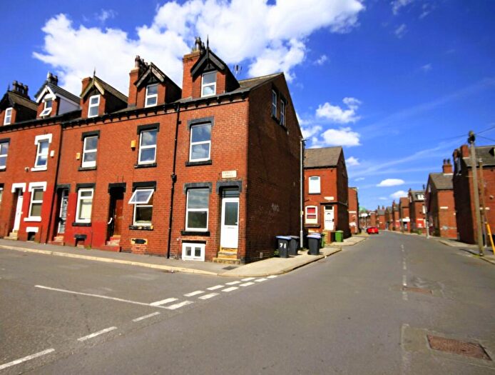 6 Bedroom Terraced House For Sale In Harold Terrace, Leeds, LS6