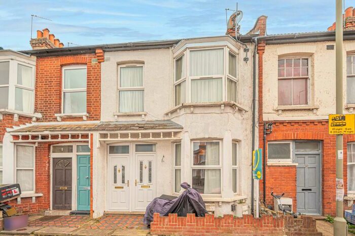 2 Bedroom Flat To Rent In Grange Avenue, Finchley, London, N12