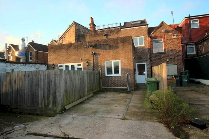 2 Bedroom Flat To Rent In Nutfield Road, Merstham RH1