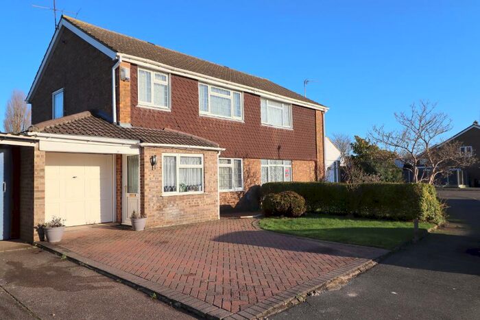 3 Bedroom Semi-Detached House For Sale In Ilford Close, Stopsley, Luton, Bedfordshire, LU2