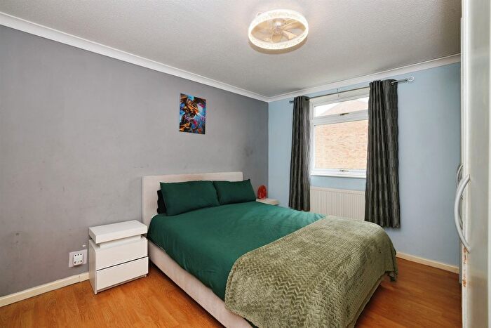 3 Bedroom End Of Terrace House For Sale In Camelot Close, Andover, SP10