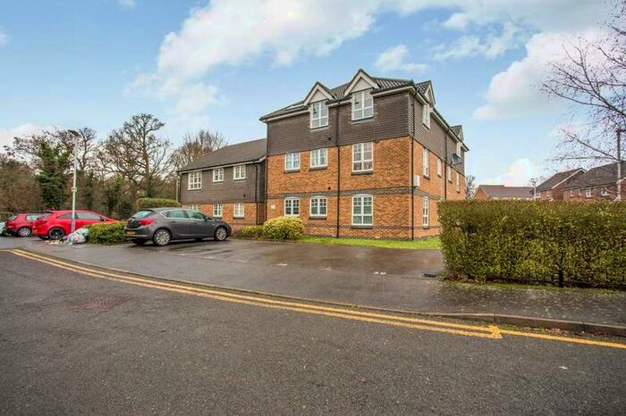 2 Bedroom Flat To Rent In Rutherford Close, Hillingdon, UB8