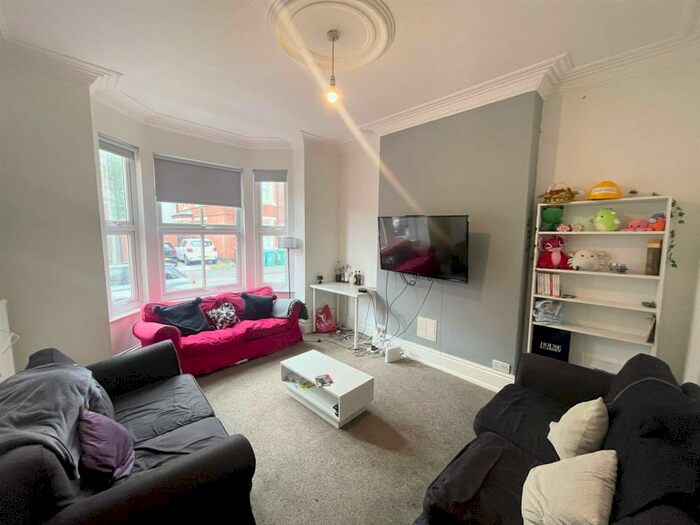 5 Bedroom Semi-Detached House To Rent In ** &#;pppw Excluding Bills ** Gregory Avenue, Lenton, NG7