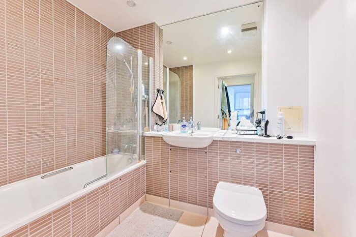 1 Bedroom Flat To Rent In Park Village East, Camden, Camden, London, NW1