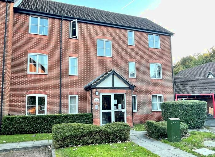 2 Bedroom Apartment To Rent In Admirals Court, Rose Kiln Lane, Reading, Berkshire, RG1