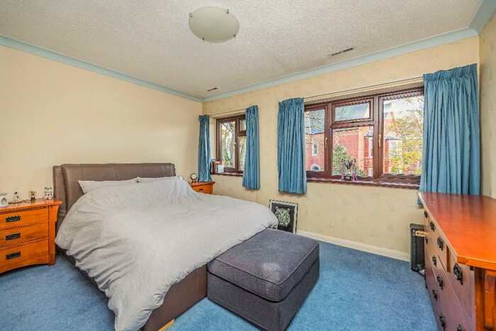5 Bedroom Semi-Detached House For Sale In Holles Crescent, Nottingham, Nottinghamshire, NG7