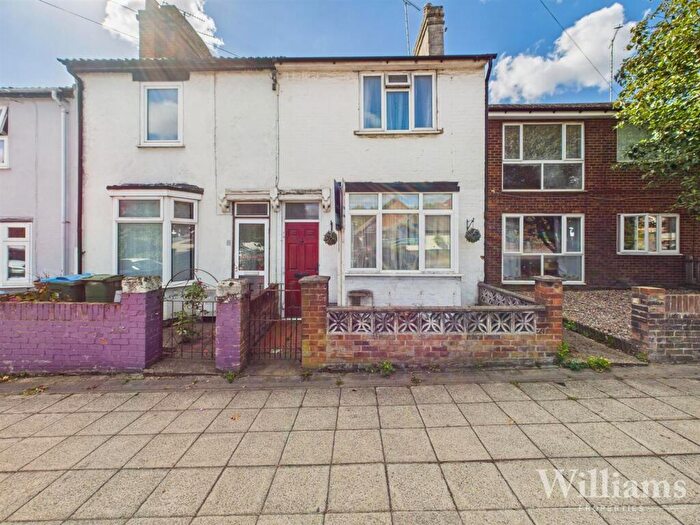 2 Bedroom Semi-Detached House For Sale In Park Street, Aylesbury, HP20