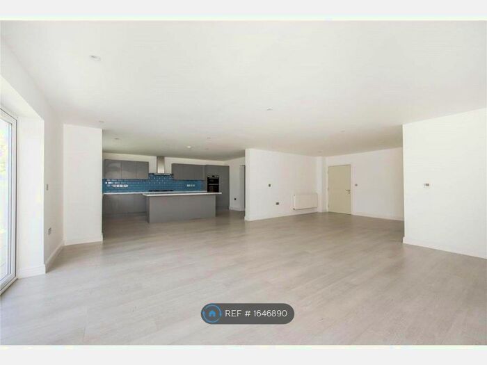 5 Bedroom Semi-Detached House To Rent In Darley Drive, New Malden, KT3