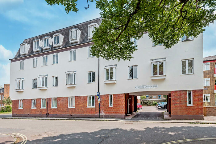 2 Bedroom Apartment To Rent In Lower Brook Street, Winchester, SO23