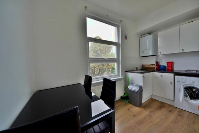 4 Bedroom Flat To Rent In Tollington Road, London, N7