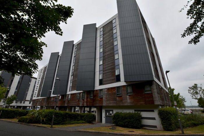 2 Bedroom Flat To Rent In The Decks, Runcorn, WA7