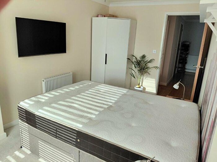 1 Bedroom Flat To Rent In Canal Walk, Southampton, Hampshire, SO14