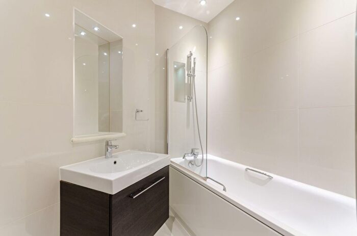 1 Bedroom Flat To Rent In Barnsbury Lane, Tolworth, Surbiton, KT5