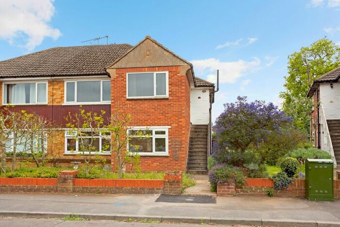 2 Bedroom Maisonette To Rent In Collier Close, Maidenhead, SL6