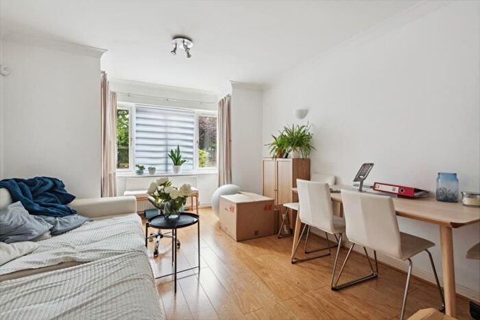 2 Bedroom Flat To Rent In Carew Road, Northwood, HA6