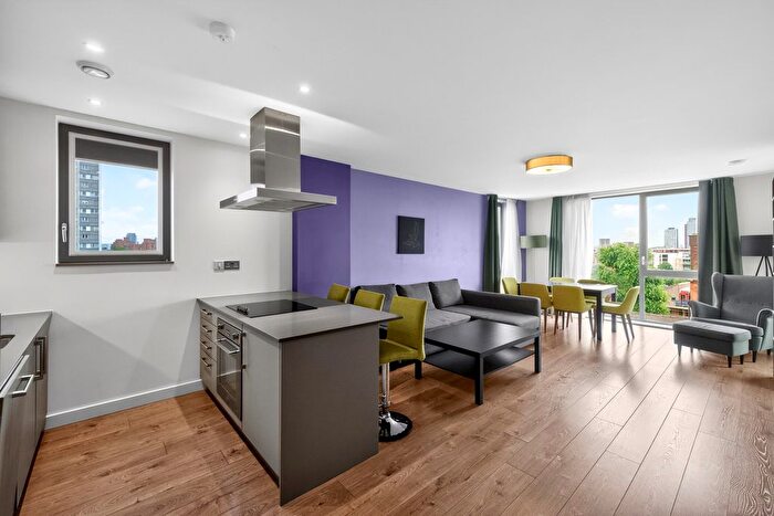 2 Bedroom Flat To Rent In The Highway, London, E1W