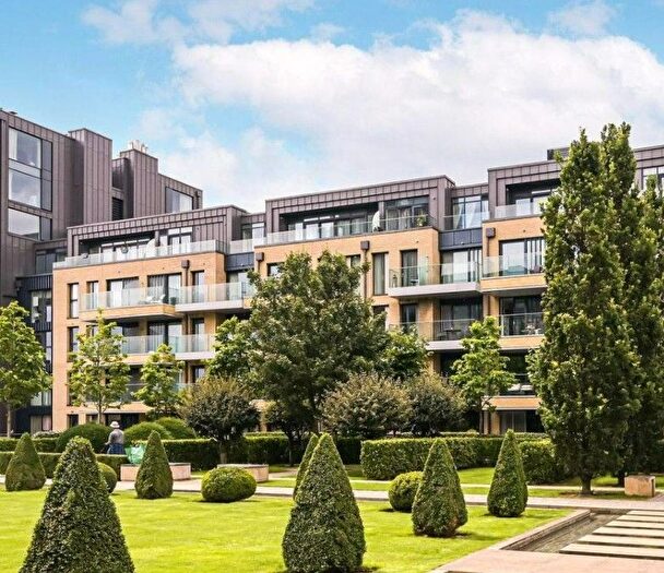 3 Bedroom Flat For Sale In Ravensbourne Apartments, Central Avenue, London, SW6
