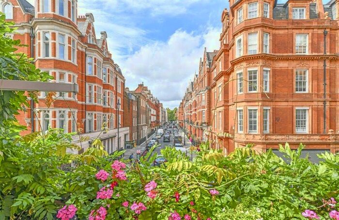 3 Bedroom Maisonette To Rent In North Audley Street, Mayfair, London, W1K