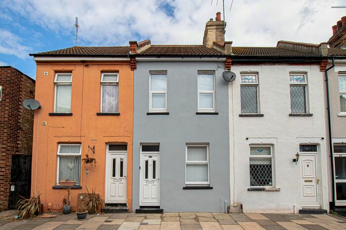 2 Bedroom Terraced House To Rent In Fernbrook Avenue, Southend-On-Sea, SS1