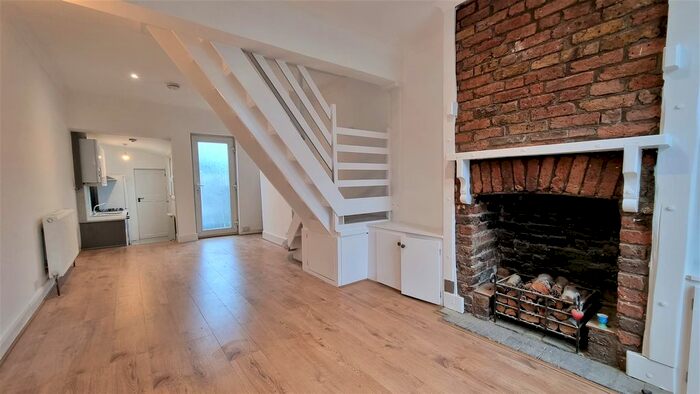 2 Bedroom Terraced House To Rent In Selsdon Road, South Croydon, CR2