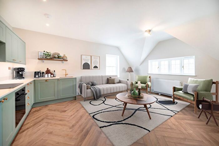 2 Bedroom Flat To Rent In South Street, Farnham, GU9
