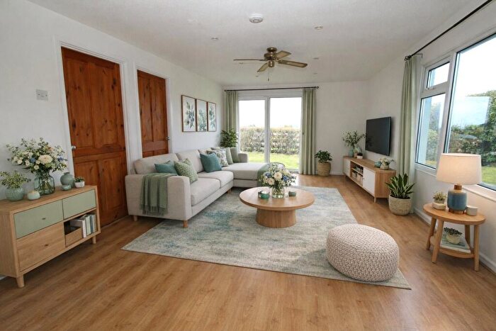 3 Bedroom Bungalow To Rent In Field, Freathy, PL10