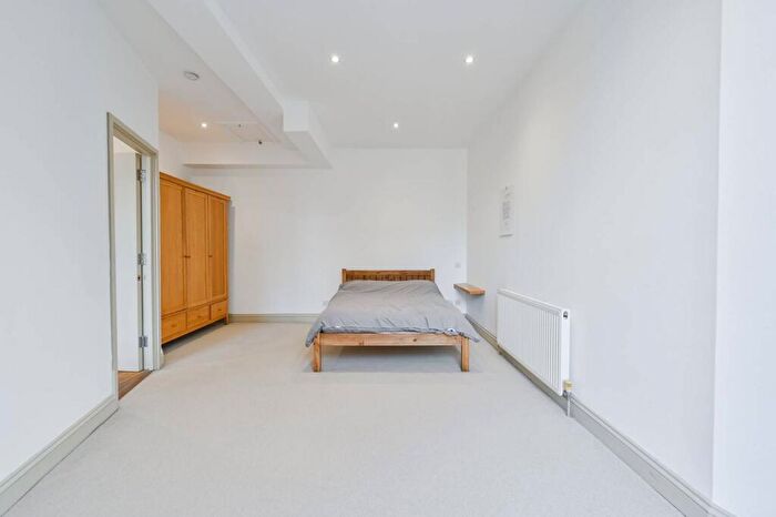 1 Bedroom Flat For Sale In St Johns Square, Clerkenwell, London, EC1V