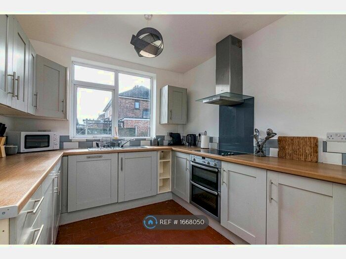 3 Bedroom Semi-Detached House To Rent In Emerys Road, Gedling, Nottingham, NG4