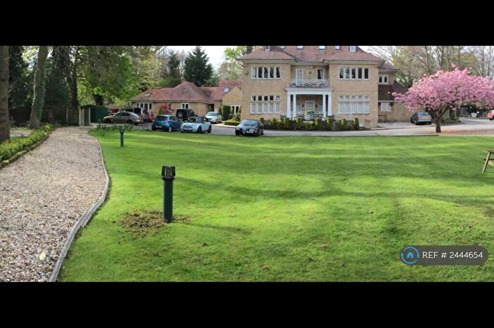 2 Bedroom Flat To Rent In Elmwood Court, Leeds, LS8