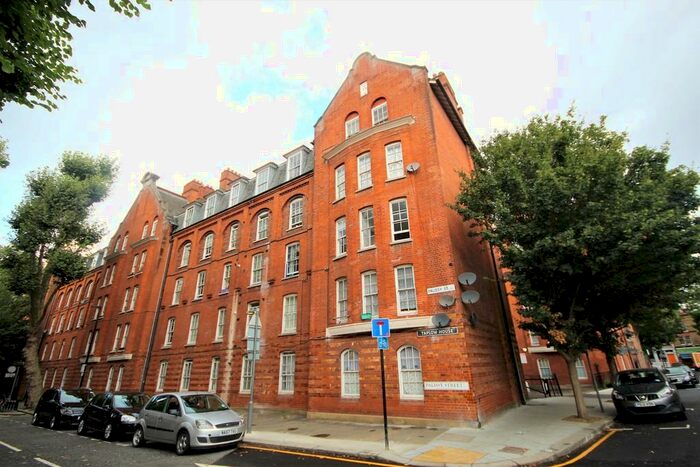 3 Bedroom Apartment To Rent In Taplow House, Palissy Street, Shoreditch, E2