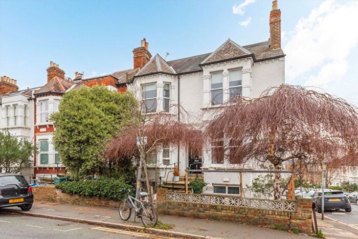 2 Bedroom Flat To Rent In Woodside, Wimbledon, SW19