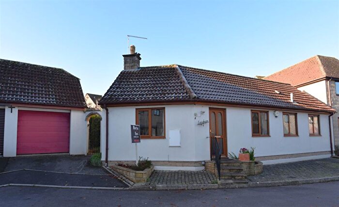 3 Bedroom Detached Bungalow For Sale In Slades Hill, Templecombe, BA8