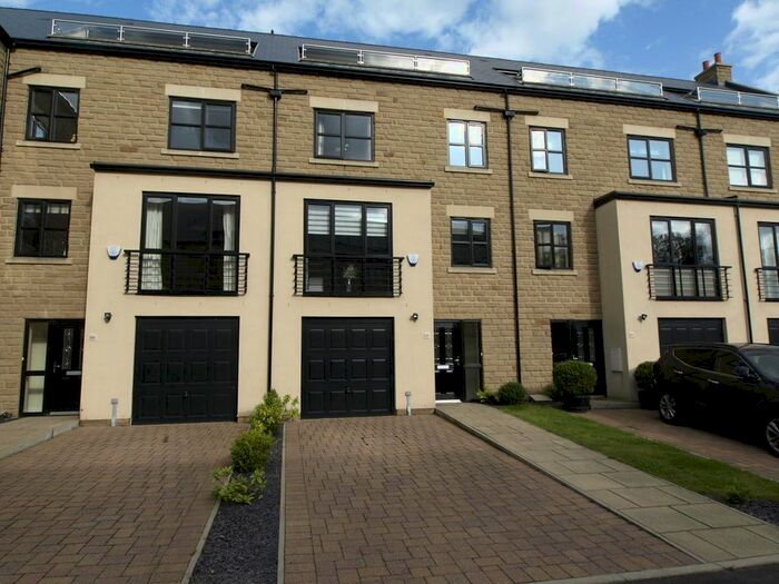 4 Bedroom Town House To Rent In Sawmill Court, Penistone, Sheffield S36