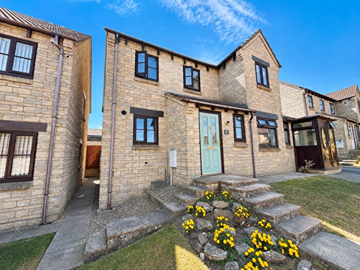 3 Bedroom Semi-Detached House For Sale In Green Close, Paulton, Bristol, BS39