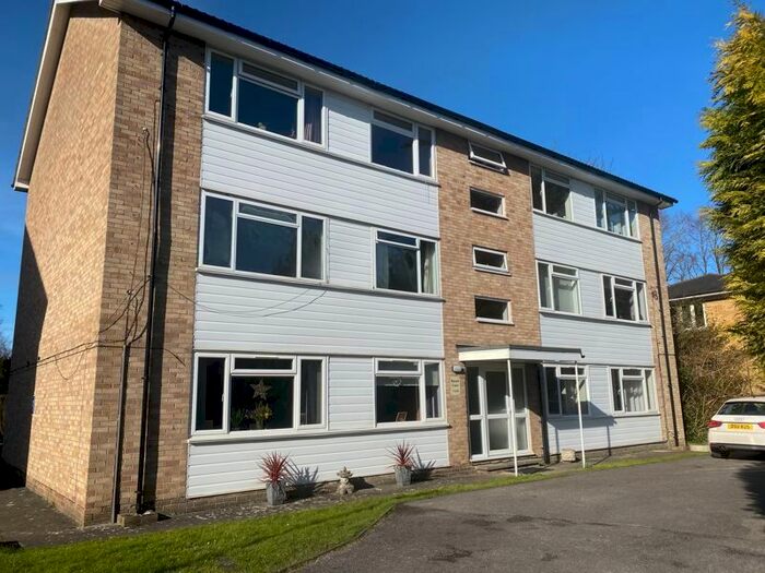 2 Bedroom Flat To Rent In Tupwood Lane, Caterham, CR3