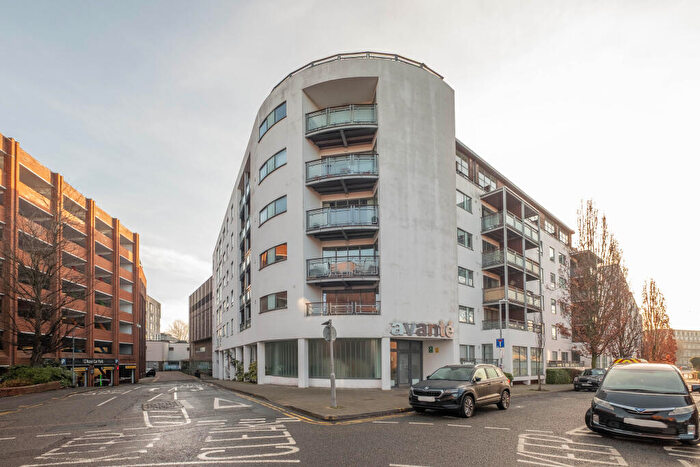 2 Bedroom Flat For Sale In The Bittoms, Kingston Upon Thames, KT1