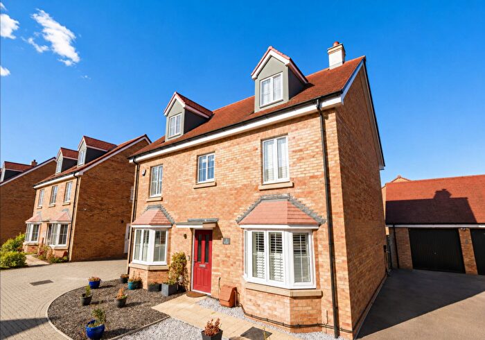 5 Bedroom Detached House For Sale In Whitecastle Way, Milton Keynes, MK4