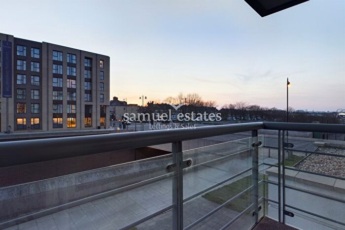 1 Bedroom Flat To Rent In Phoenix Way, London, SW18