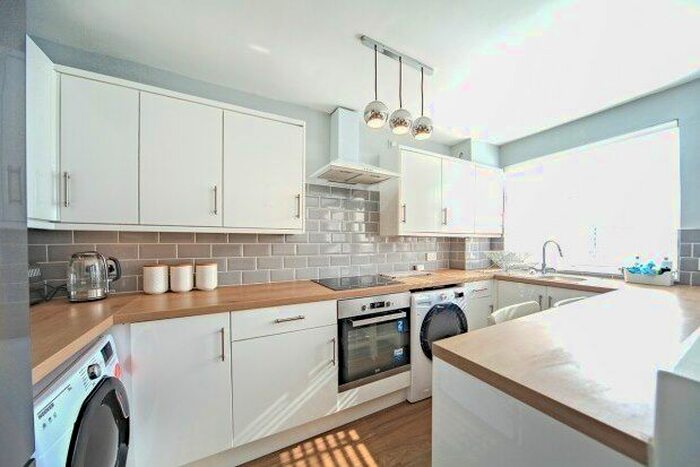 1 Bedroom Flat To Rent In Friars Wood, Croydon, CR0