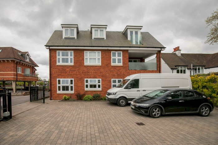 2 Bedroom Flat To Rent In Farnham Common, SL2