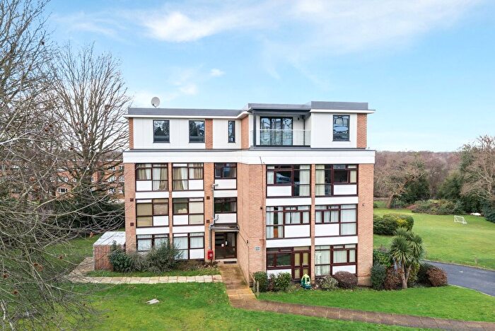 2 Bedroom Flat For Sale In Beechcroft Manor, Weybridge, KT13