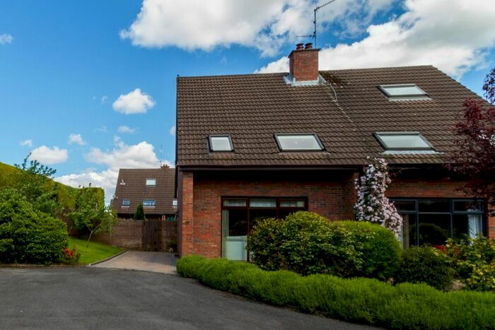 4 Bedroom Semi-Detached House To Rent In Lakeside Drive, Belfast, BT10