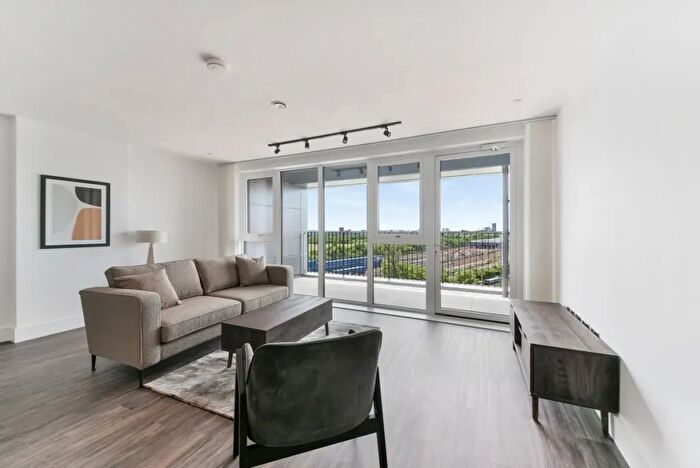 3 Bedroom Flat To Rent In Mitre Yard, Scrubs Lane, London, NW10