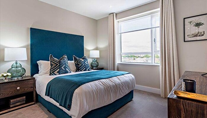 2 Bedroom Apartment To Rent In Westferry Circus, London, E14