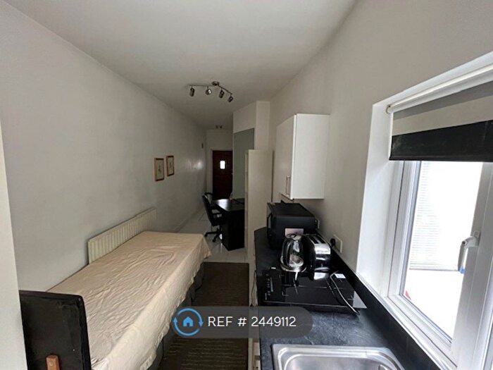 Studio To Rent In Ealing, London, W5